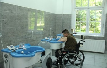 Hydroterapia - kąpiel wirowa kończyn g&oacute;rnych